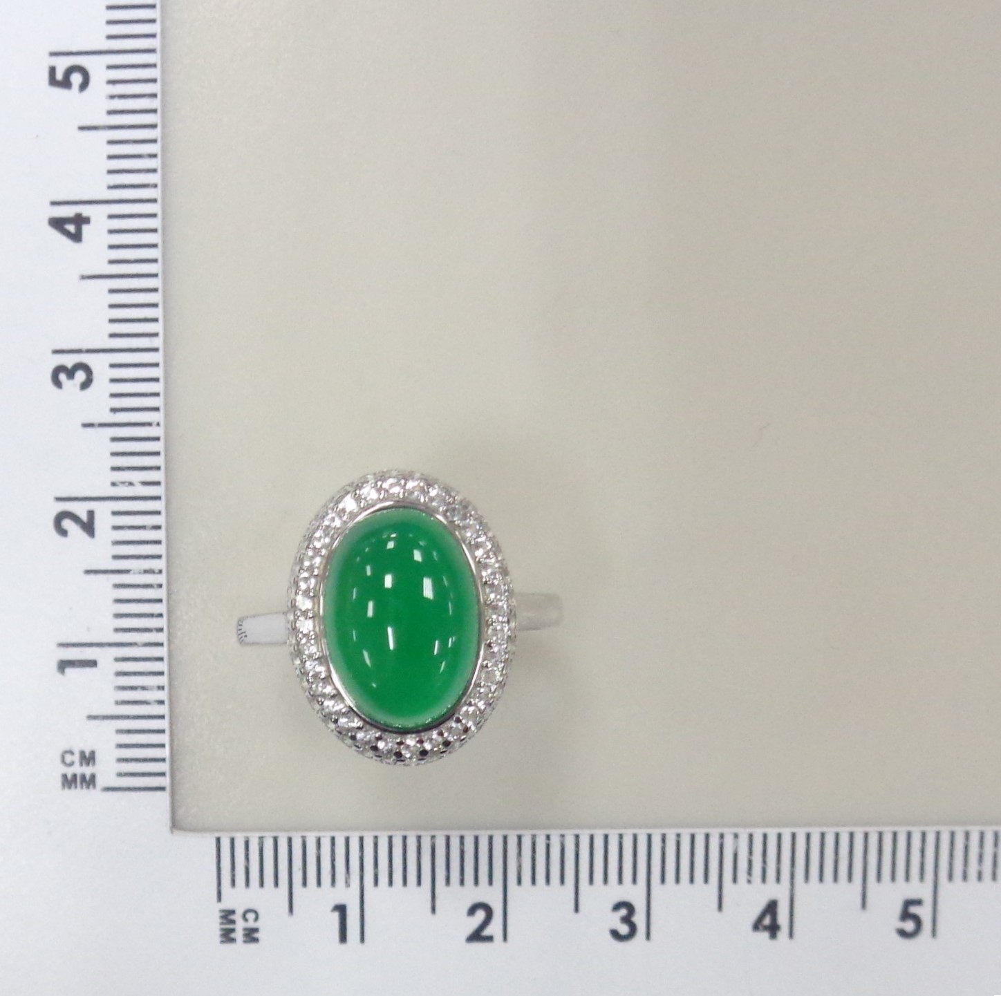 Серебряное кольцо с зеленым халцедоном